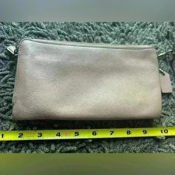Authentic Coach wristlet wallet pale pink. Leather. - Picture 7 of 14